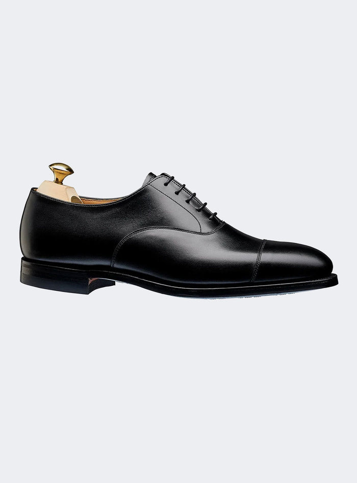 Giày Oxford nam cap toe màu đen với hệ thống dây buộc kín