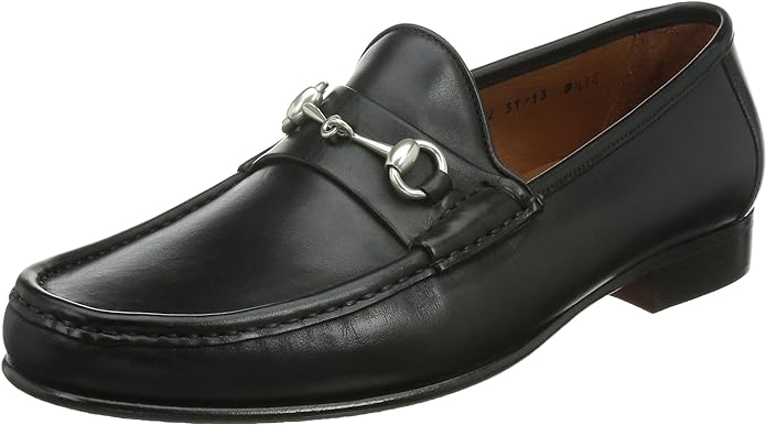 Minh họa kiểu horsebit loafer với chi tiết kim loại trên vamp